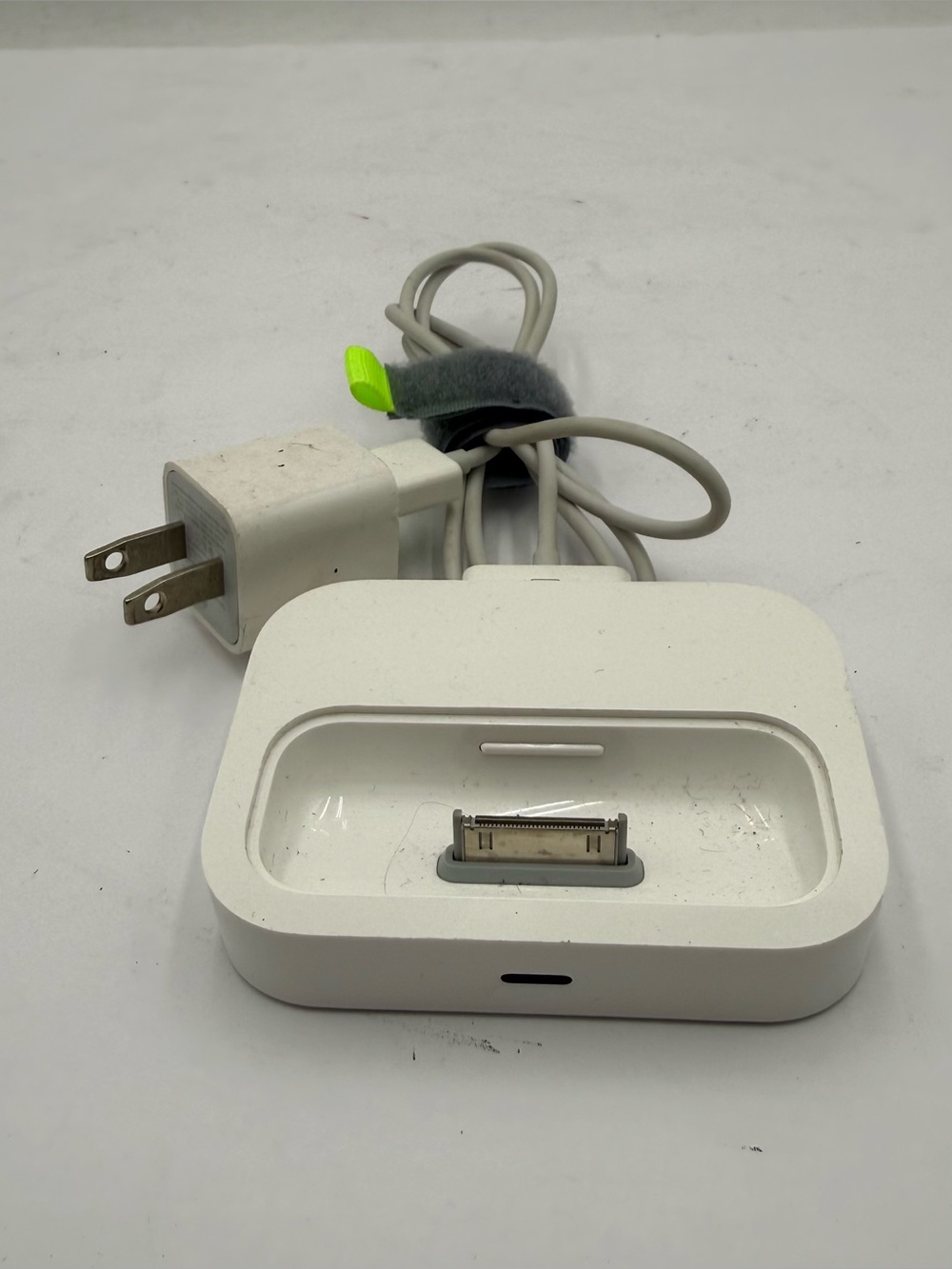 E4 Apple iPod Charging Cradle Dock A1256 White 30-Pin Connector for iPod